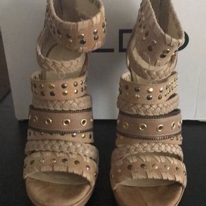 Tinder beige and cream heels- Aldo